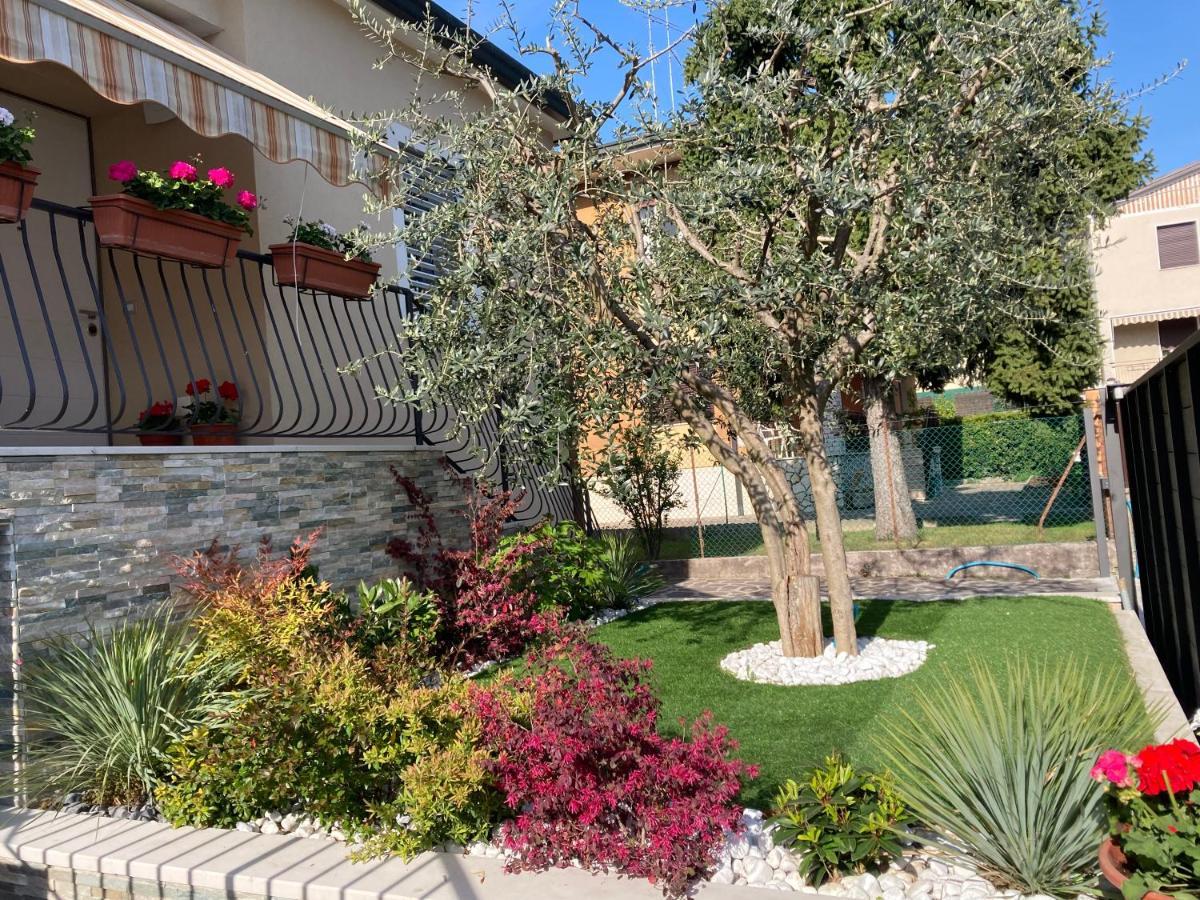 Alloggio Rozafa Peschiera del Garda Bagian luar foto